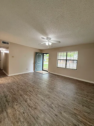 504 Thompson Loop Photo 1