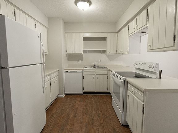 3rd image of 2013 Juniper Dr #2013