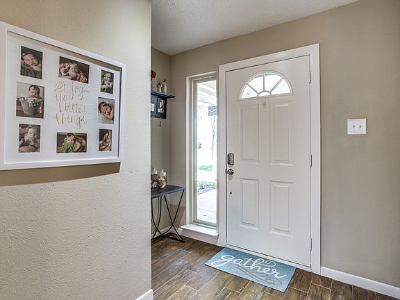 4th image of 2617 Medina Dr