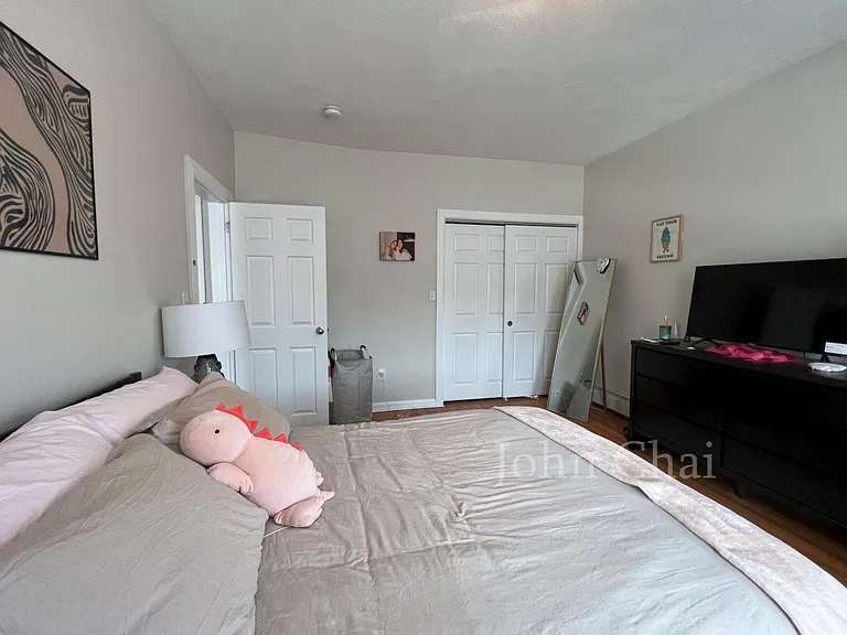 1950 Beacon St #4 — Photo 6