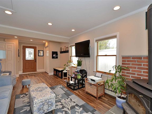 4th image of 5 Grape Ln