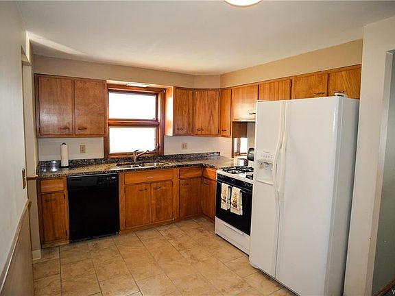 4th image of 154 Temple Dr