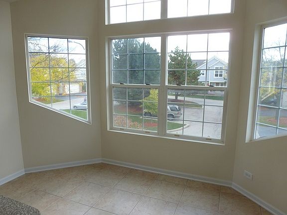 4th image of 84 Ione Dr Unit B