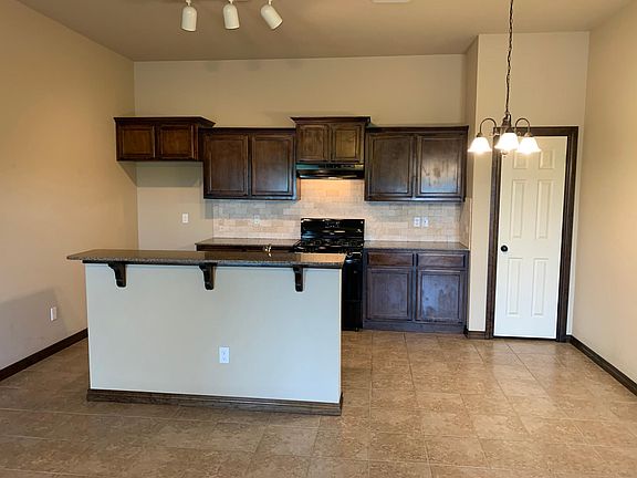 5th image of 821 SW 151st St