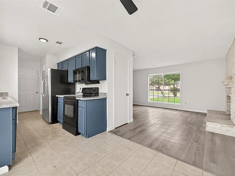 7523 La Place Dr — Photo 13
