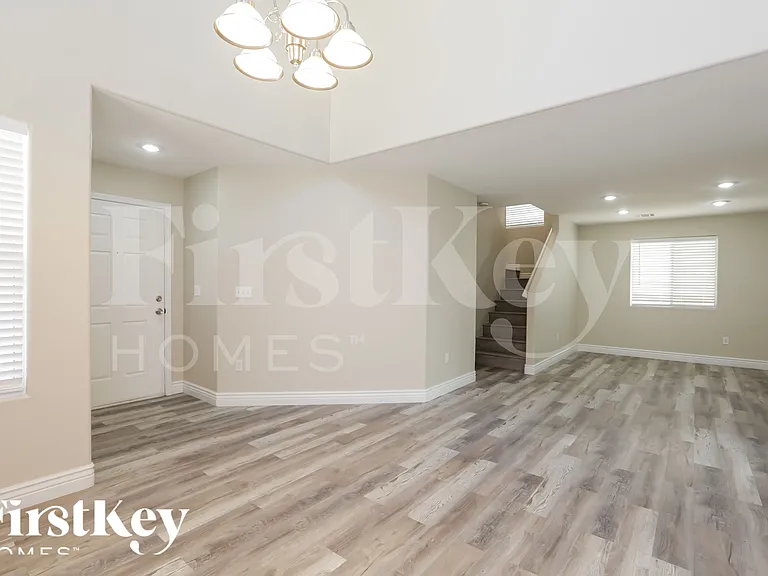 5681 Woods Crossing St — Photo 5