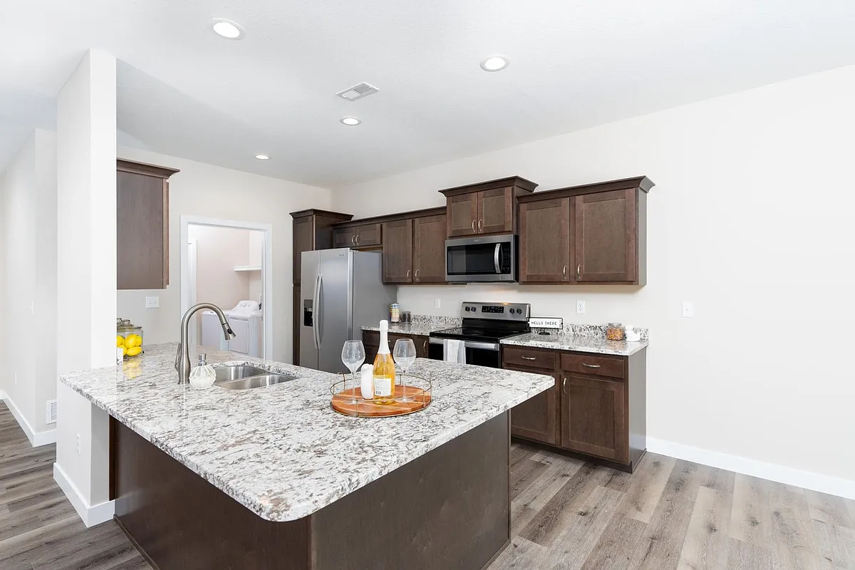Building Photo - 1201 Stonehaven Dr