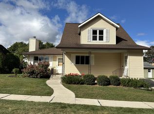 916 N 13th St, Manitowoc, WI 54220