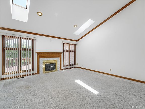5th image of 14008 Lakeshore Dr