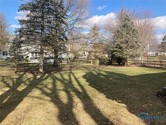 3rd image of 820 Continental Dr