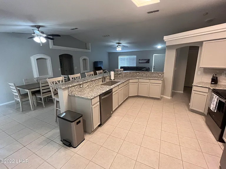 2570 Glengarry Dr — Photo 8