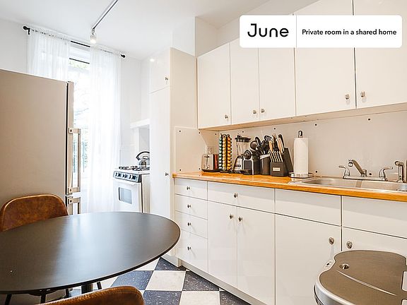 5th image of 336 W 47th St #C