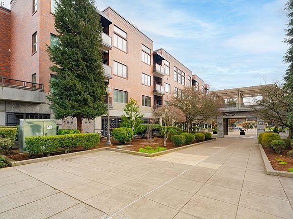2nd image of 300 W 8th St Unit 306