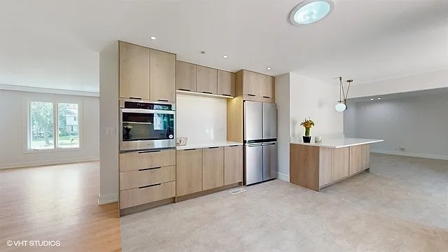8473 Canterberry Dr — Photo 2