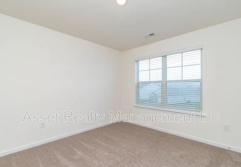 2076 Southwood Cir — Photo 30
