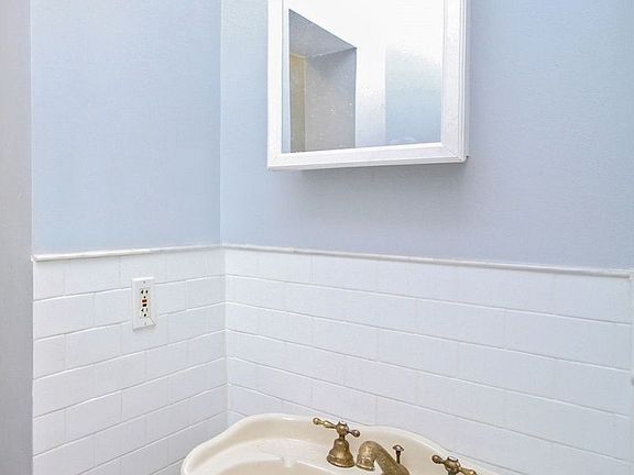 3rd image of 880 W 181st St APT 5G
