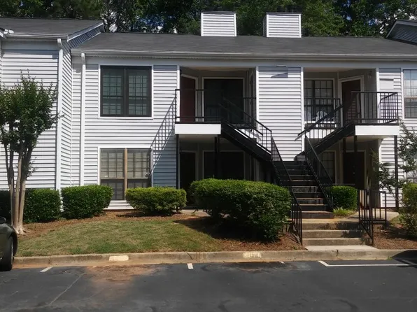 667 Windchase Ln, Stone Mountain, GA 30083