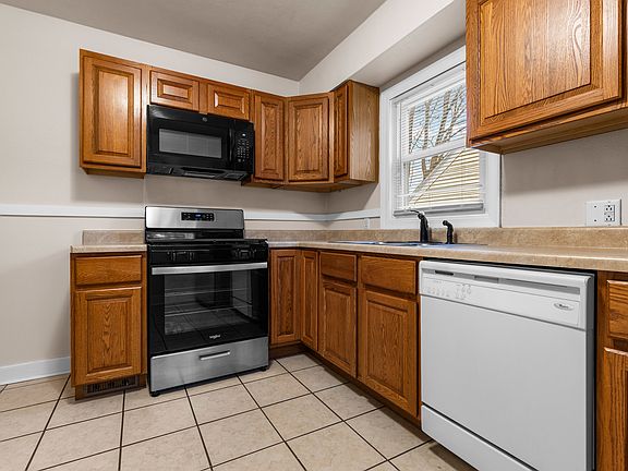 2nd image of 1615 Warren Rd