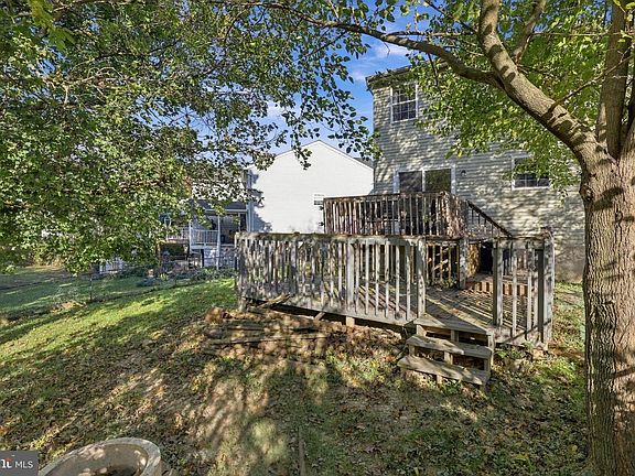 4th image of 421 Debbi Ct