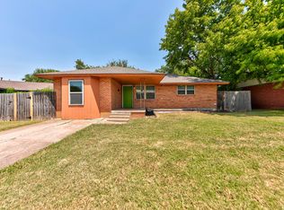 773 SW 2nd St, Moore, OK 73160