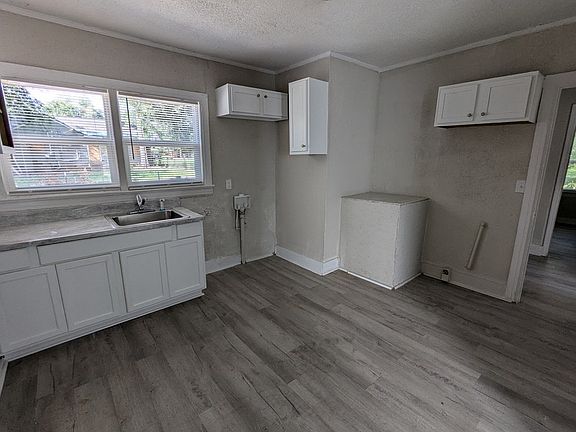 2nd image of 910B Highland Ave