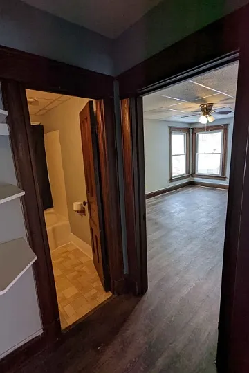 760 E 11th St #2W — Photo 5