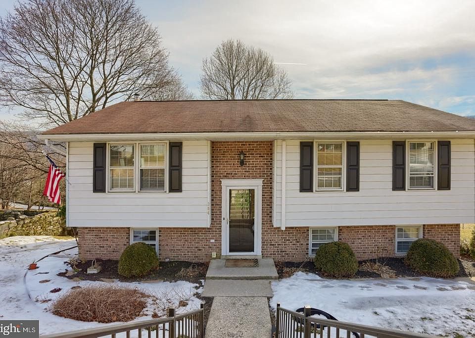 1st image of 304 Highland Dr