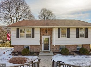 304 Highland Dr, Pottsville, PA 17901