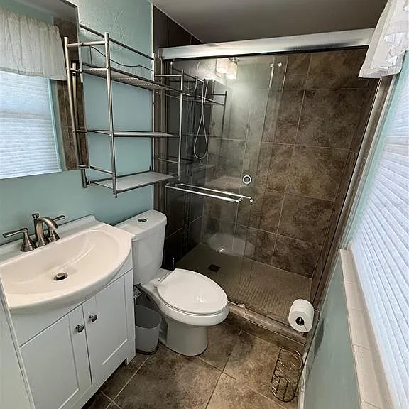 1008 Estremadura Dr — Photo 18