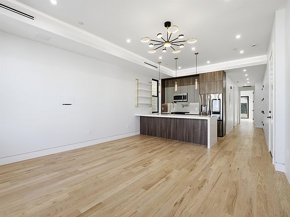 5th image of 29 Armstrong Ave #2L