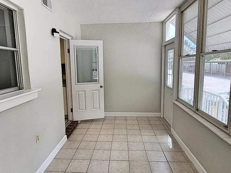 911 Washington Ave #118 — Photo 13