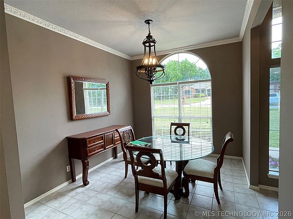 3rd image of 2909 Brook Ln