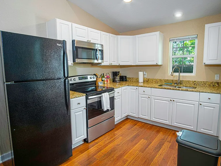 121 Douglas Way St #B — Photo 7
