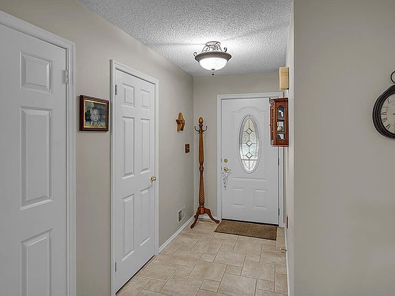 2nd image of 59 Sleepy Hollow Dr