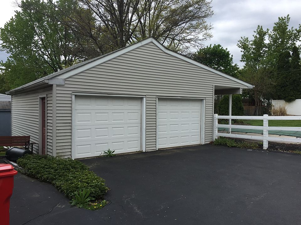 2nd image of 301 Rogers Rd