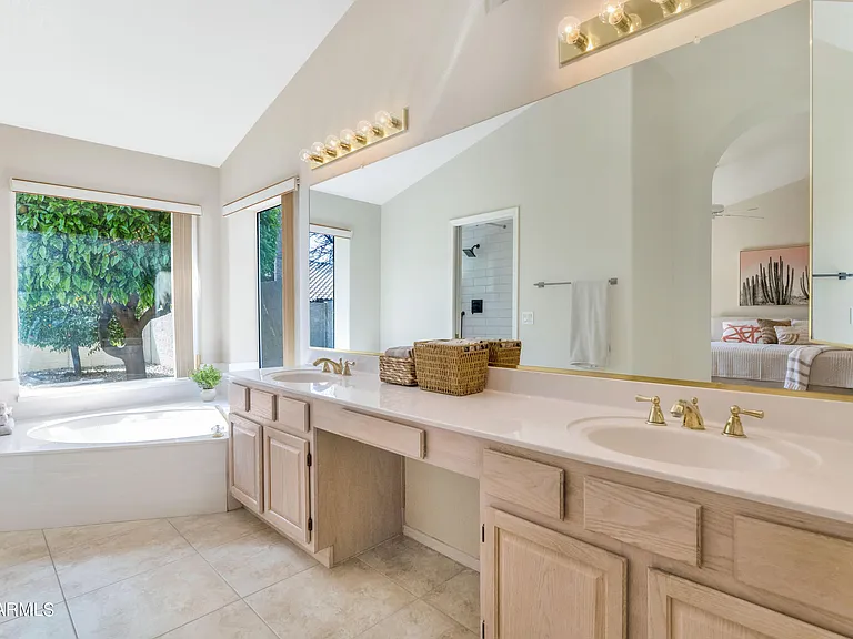 9013 W Kerry Ln — Photo 15
