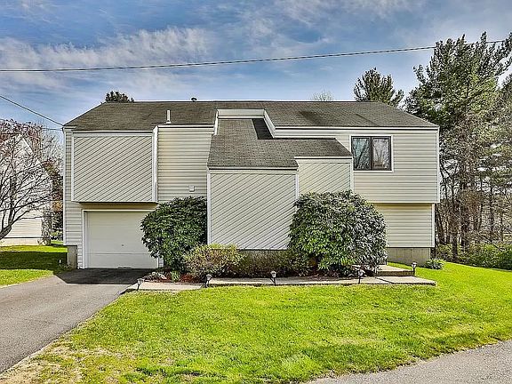 3rd image of 6 Cranwell Ct