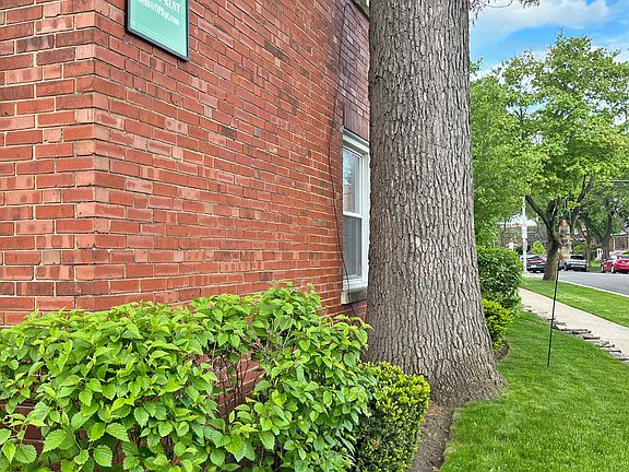 2nd image of 532 Des Plaines Ave #2180958