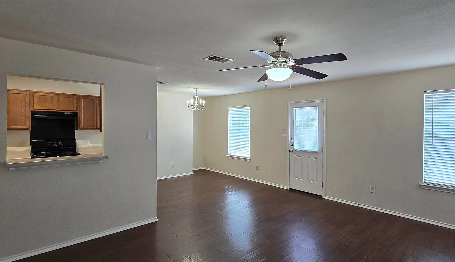Nice 3 Bedroom 2 Bath in Benbrook Ranch Subdivision - Great value in Leander! — Photo 4