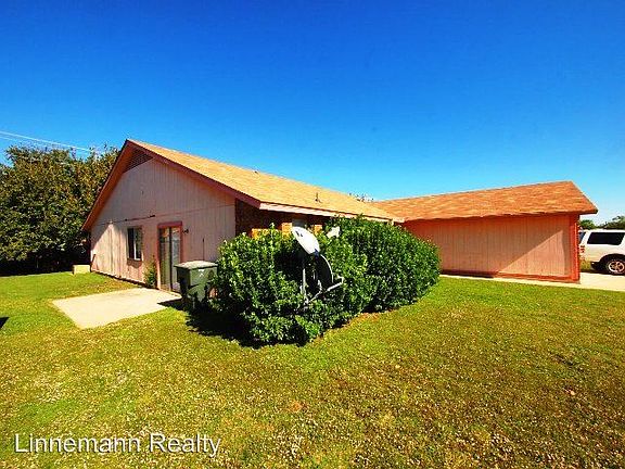 3rd image of 2210 Shoemaker Dr