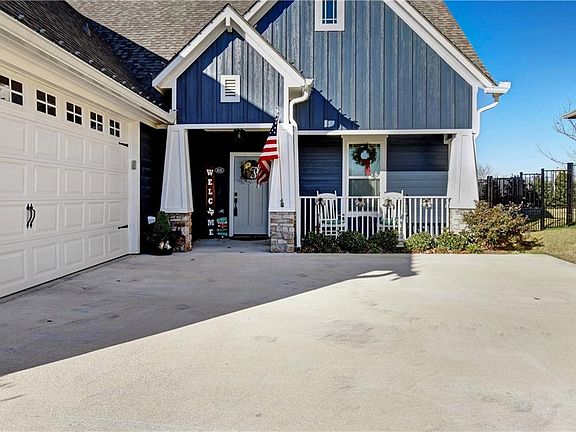 4th image of 1031 Saint Thomas Ct