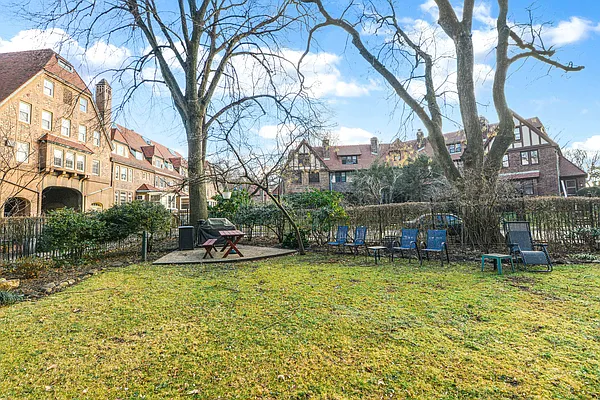 Sold by Hillel Realty Group | media 25