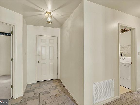 5th image of 14 Springhouse Dr