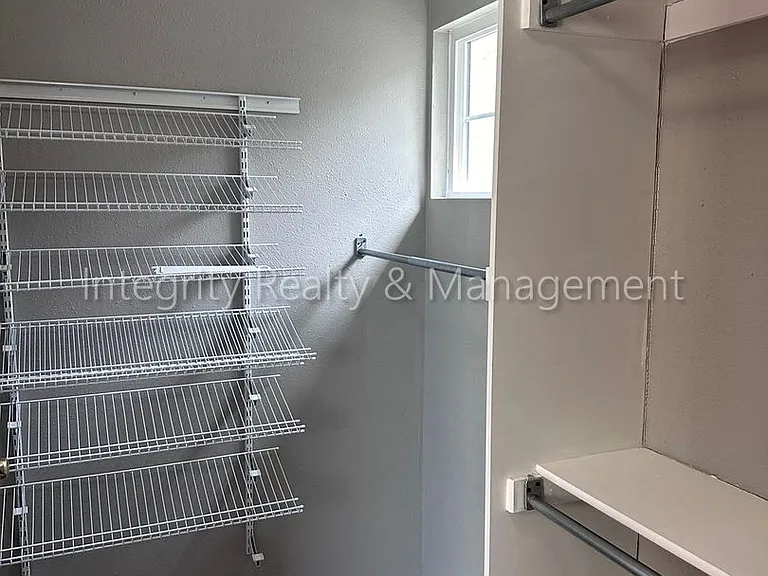 1041 Laurenwood Ln — Photo 31