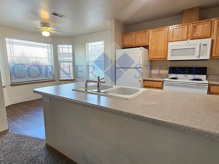 1805 E Overland Rd #13 — Photo 3