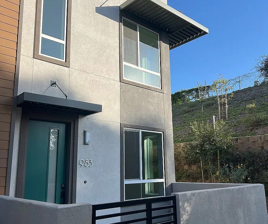 1st image of 983 Holly Leaf Ln