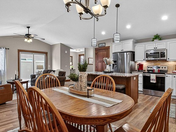 4th image of 5643 Green Park Dr