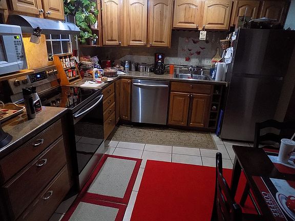 5th image of 1725 Harts View Dr