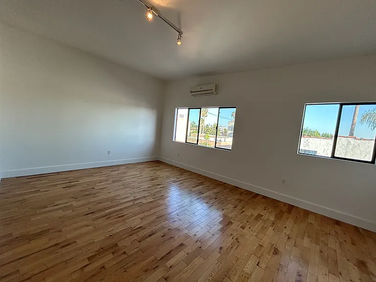 4356 Burns Ave #3 — Photo 2