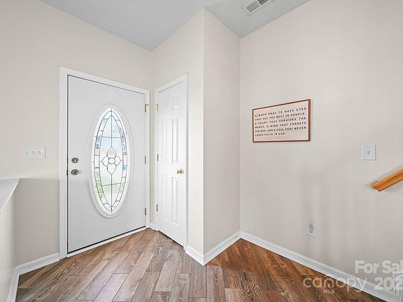 2nd image of 3925 Cascade Dr